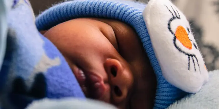 Koorts bij Baby van 7 Maanden: Wat Is Normaal en Wanneer Bellen?