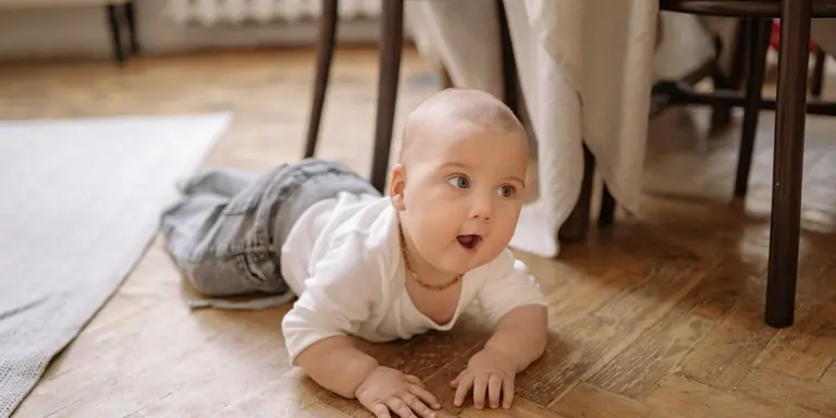 Baby Omrollen: Wanneer Begint Het en Hoe Stimuleer Je Het? (2026)