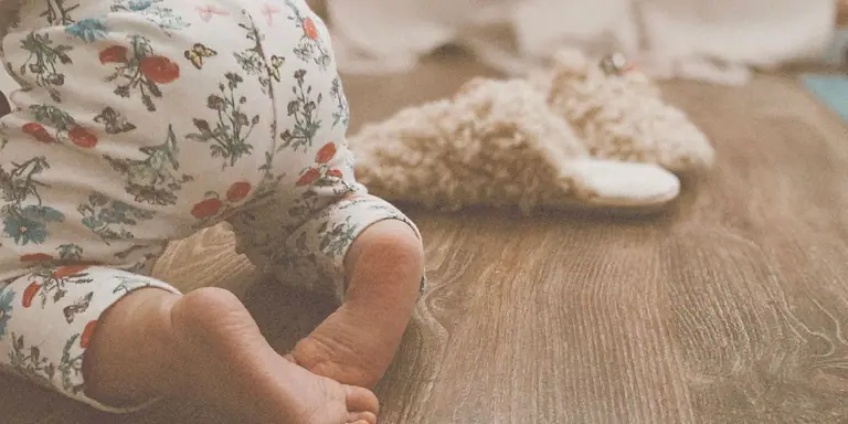 Baby Ontwikkeling Eerste Jaar: Maand per Maand Mijlpalen (2026)
