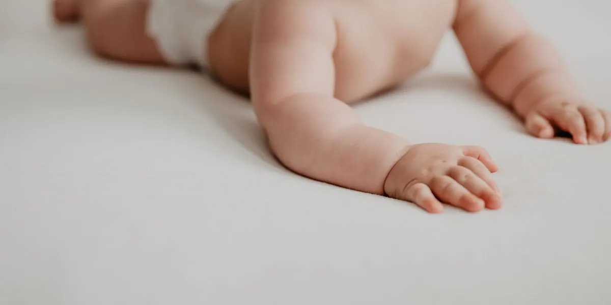 Baby Reflux: Herkennen, Behandelen en Wanneer Naar de Dokter
