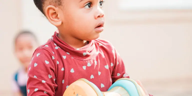 Baby Slaapgeluiden: Kreunen, Piepen en Snurken - Normaal? (2026)