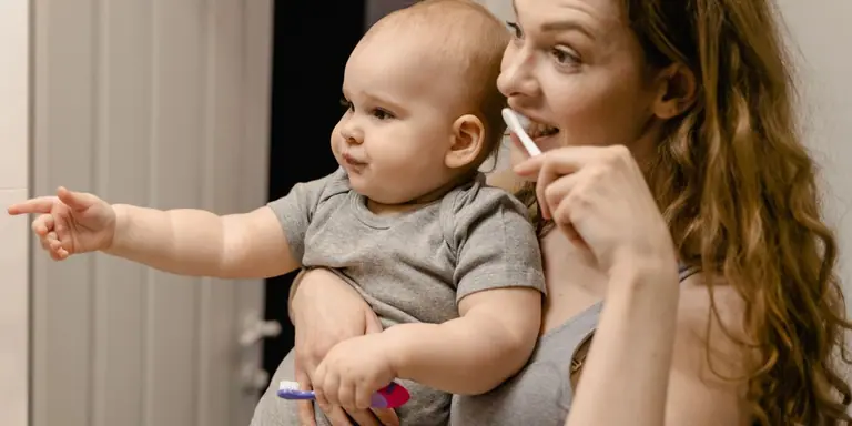 Baby Tanden Poetsen: Vanaf Wanneer, Hoe en Met Welke Tandpasta? (2026)