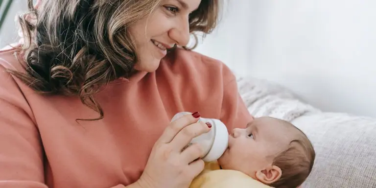 Flesvoeding Complete Gids: Alles over Kunstvoeding voor je Baby