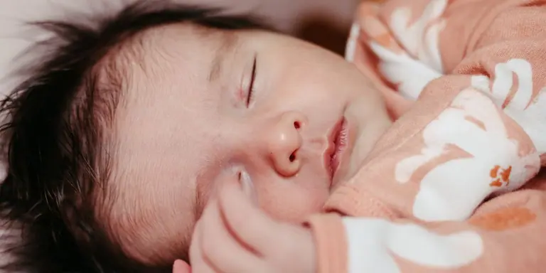 Slaap Regressie Baby: Alle Leeftijden Uitgelegd (Complete Gids)