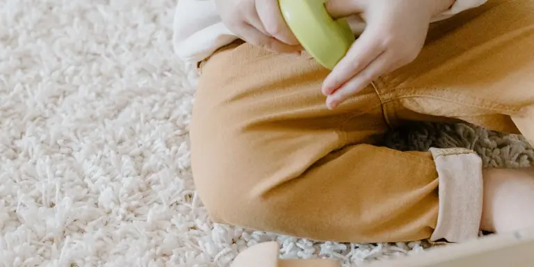 Spelactiviteiten Baby 9-12 Maanden: Zelfstandig Spelen en Ontdekken