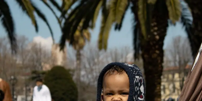 Wandelen met Pasgeboren Baby: Vanaf Wanneer en Tips (2026)